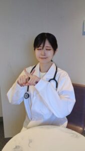 ポーズ｜NGをする女性　ドクター　白衣