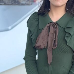 彼氏目線｜笑顔で手を振る女性