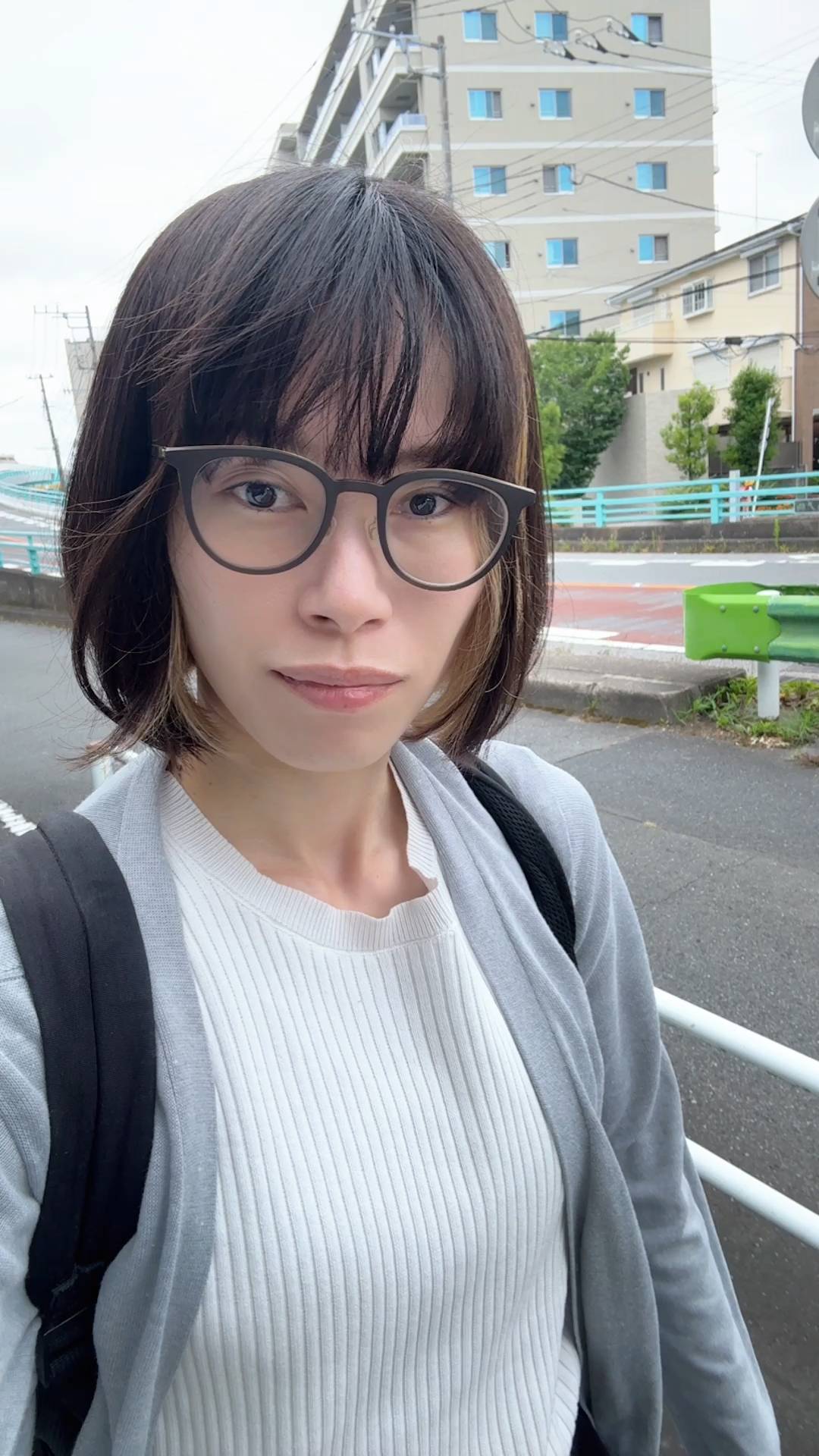 自撮りをする女性(1)