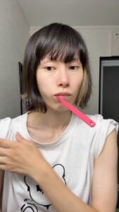 デンタルケア｜歯を磨く女性　歯磨き