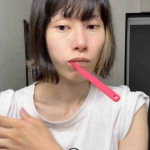 デンタルケア｜歯を磨く女性　歯磨き
