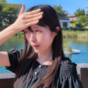 彼氏目線_外でデートをする女性(1)