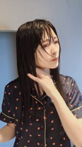 美容系｜ドライヤーをする女性