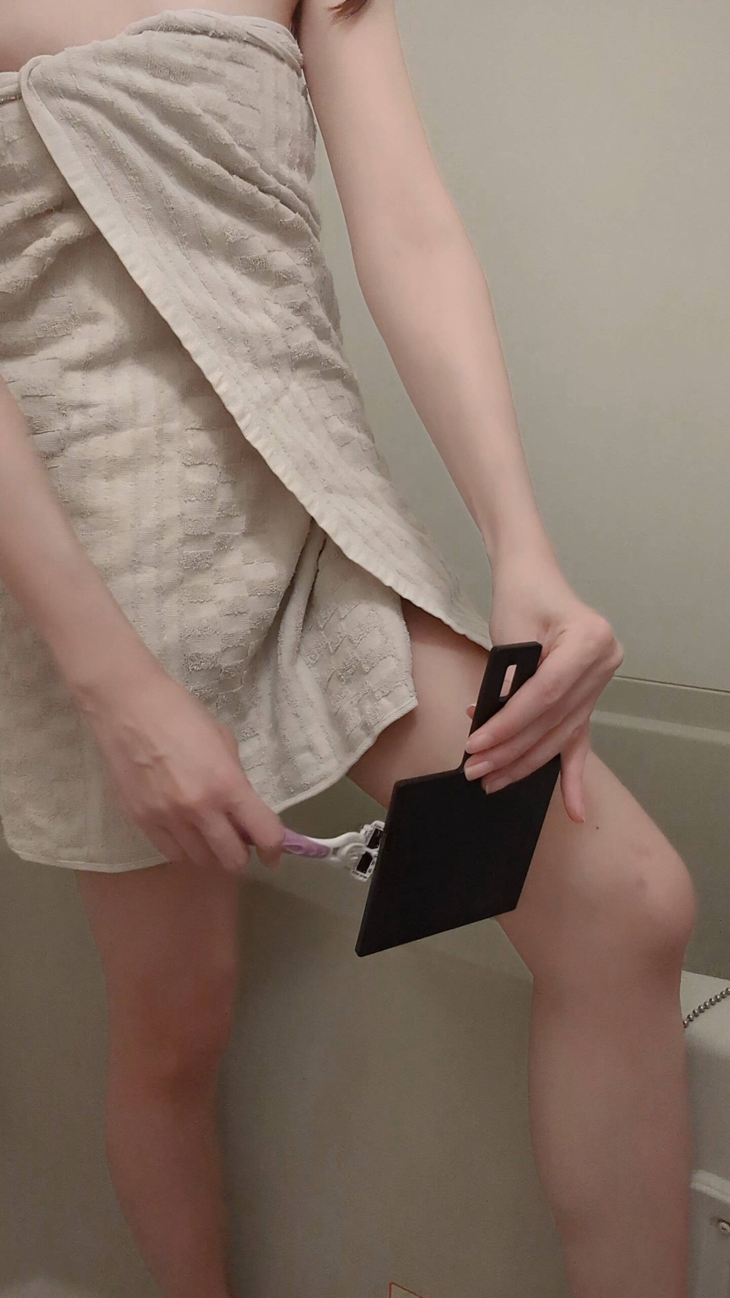 脱毛｜VIOムダ毛処理をする女性(7)