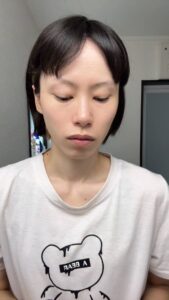 美容系｜スキンケアをする女性