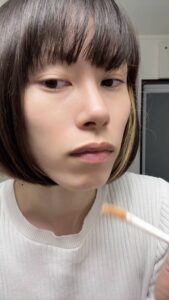 美容系｜クマを気にする女性