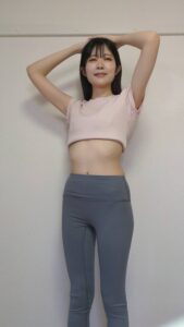 ダイエット｜ウエストに満足する女性