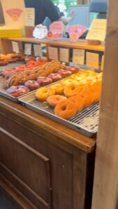 美味しそうなスイーツ店　グルメ　ドーナツ　Vlog