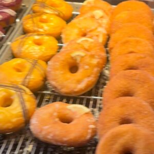 ダイエットを我慢、スイーツ店