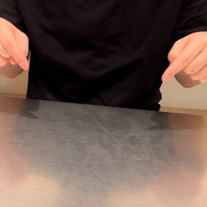 指差し、チェックマーク男性 注目　指さし