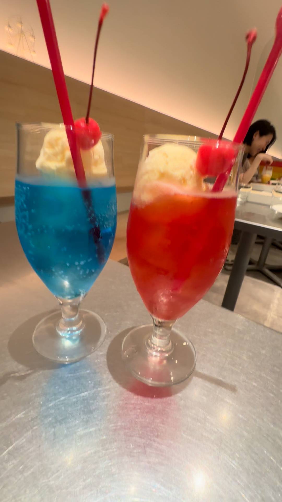 デート風景クリームソーダー