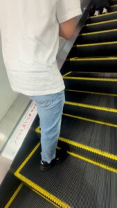 彼女目線｜ 彼氏 エスカレーター