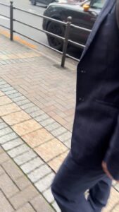 歩くサラリーマン