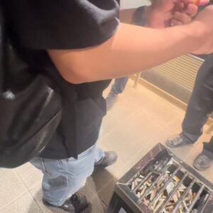 彼女目線｜喫煙所で彼氏とタバコを吸う