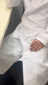 白衣医者｜説明するドクター｜育毛｜植毛