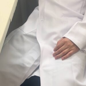 白衣医者｜説明するドクター｜育毛｜植毛