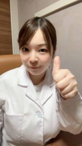 白衣ドクター｜グッドポーズをする女性｜医者