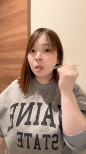 歯ブラシする女性｜ホワイトニング｜デンタルケア｜口臭ケア