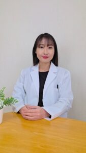 白衣医者｜OKポーズをするドクター