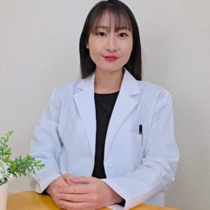 白衣医者｜OKポーズをするドクター