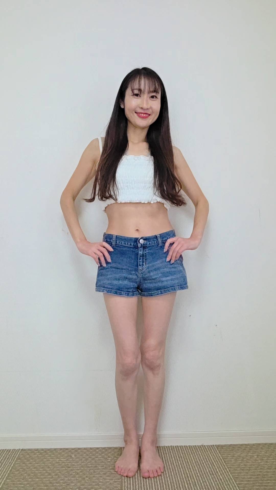 スタイルに満足する女性｜ダイエット｜スリム｜美容