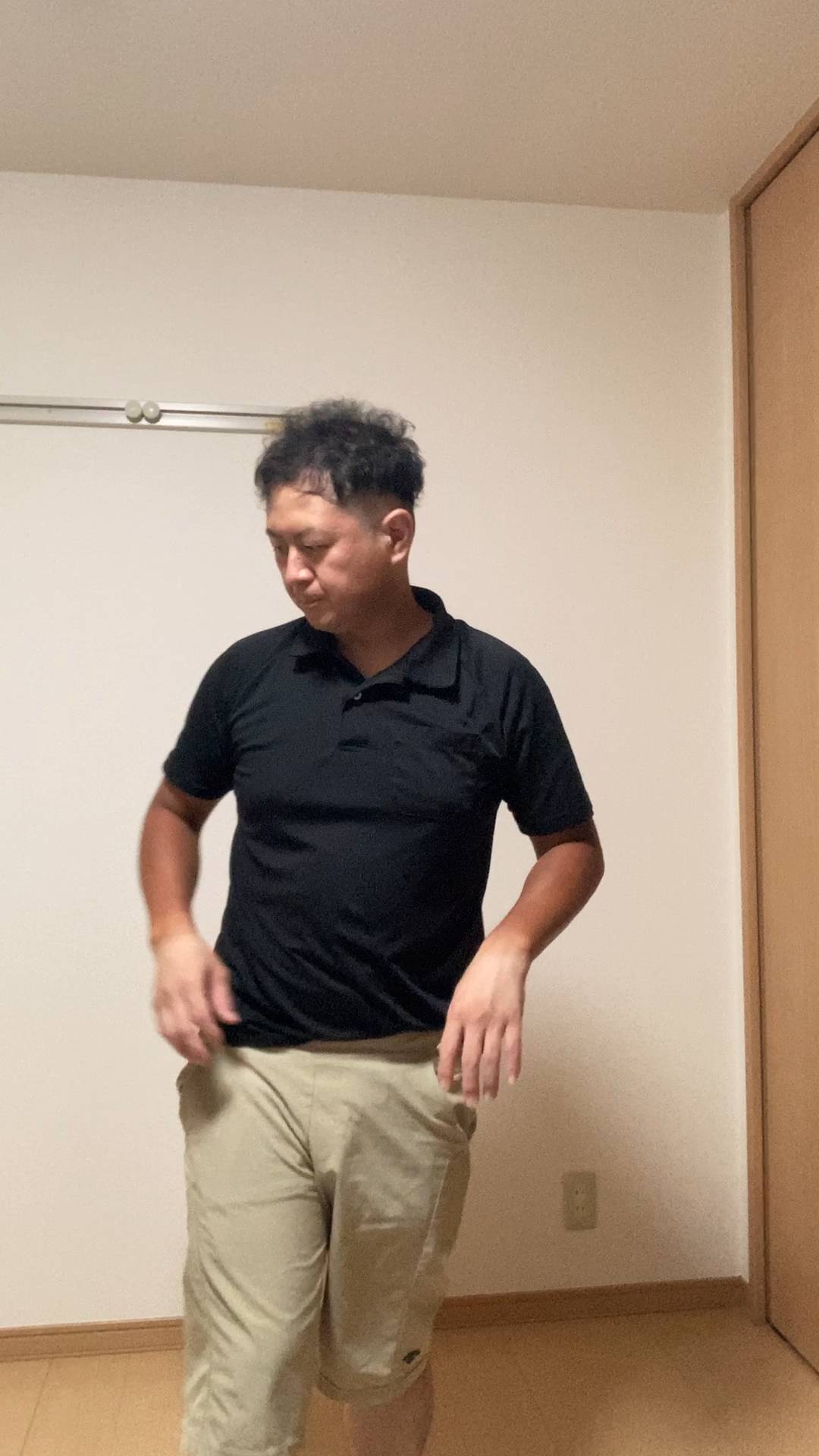 ジャンプする男性｜ジャンプ｜運動