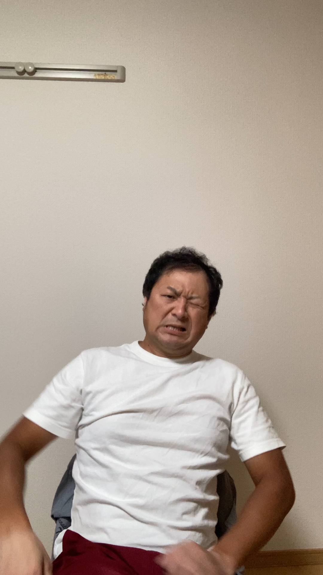 悔しがる男性｜日常｜怒り