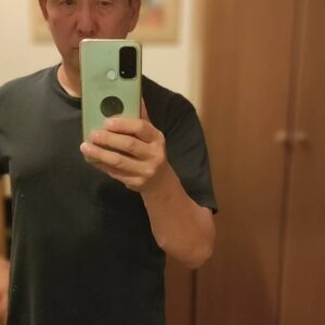 お腹周りが気になる男性｜お腹｜日常