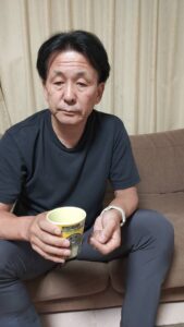 薬を飲む男性｜育毛｜薬｜サプリメント