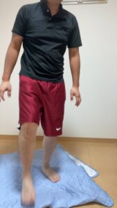 筋トレをする男性｜ダイエット｜筋トレ