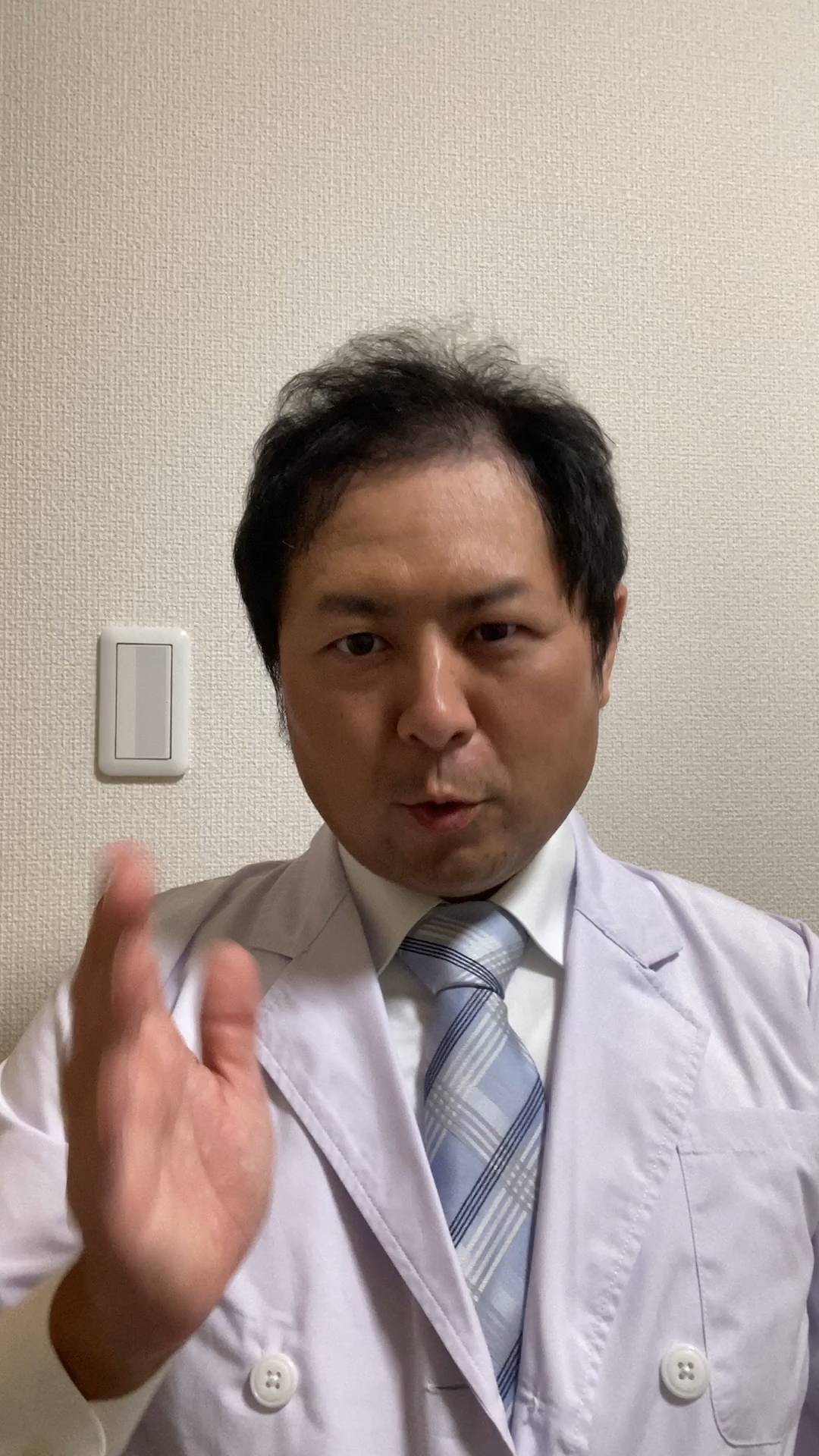 説明するドクター｜医者｜説明