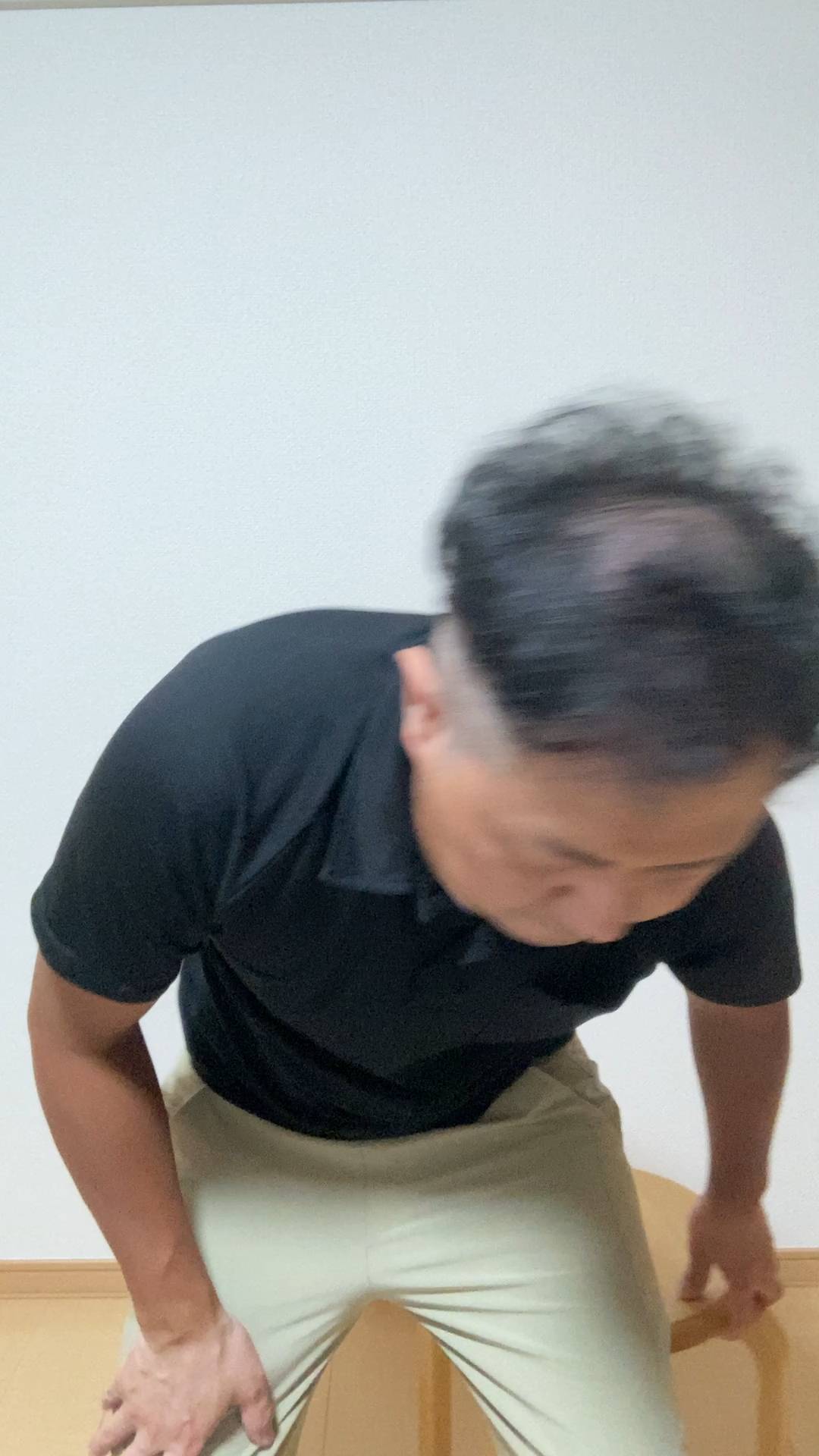 足の臭いを気にする男性｜コンプレックス