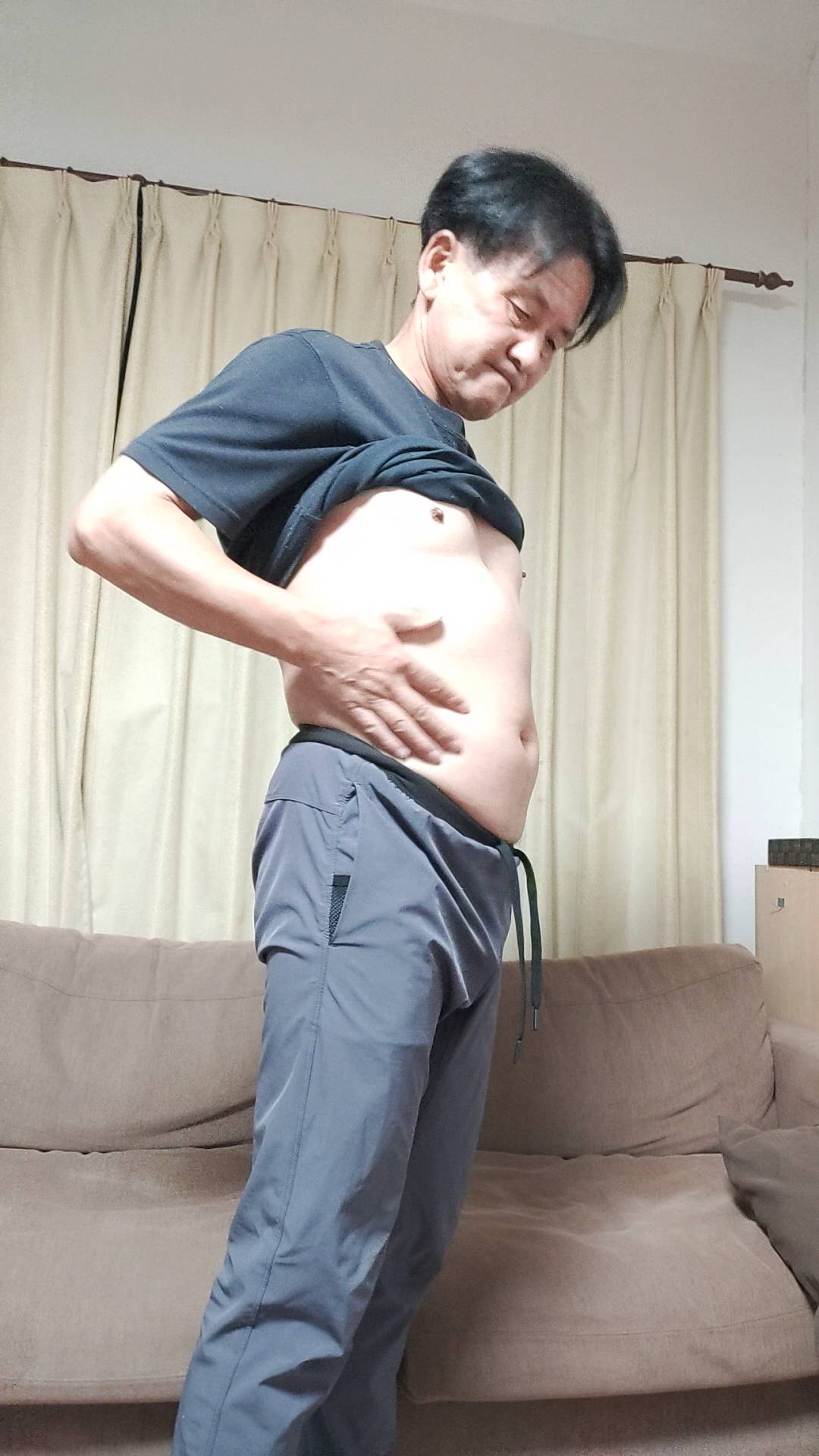 トレーニングをする男性｜ダイエット｜筋トレ