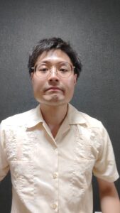 気合いを入れ直す男性｜ガッツ｜ビジネス