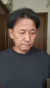 歯磨きをする男性｜歯磨き｜身だしなみ