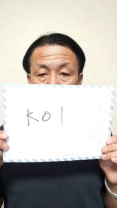 シワを気にする男性｜シワ｜悩み