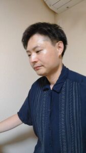 後悔する男性｜後悔｜悩み｜日常