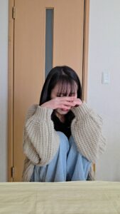 悲しむ、泣いている女性｜失恋｜マッチングアプリ｜恋愛｜悲しむ｜泣く