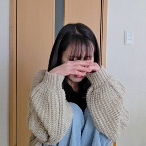 悲しむ、泣いている女性｜失恋｜マッチングアプリ｜恋愛｜悲しむ｜泣く