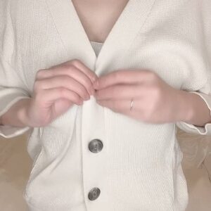 ボタン外してバストアピール｜バスト｜彼女風