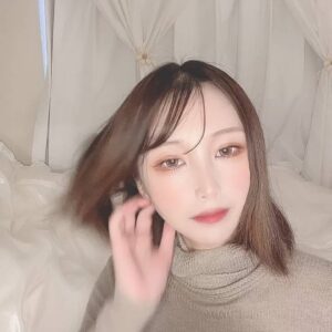 ドライヤーをする女性｜ヘアケア｜美容