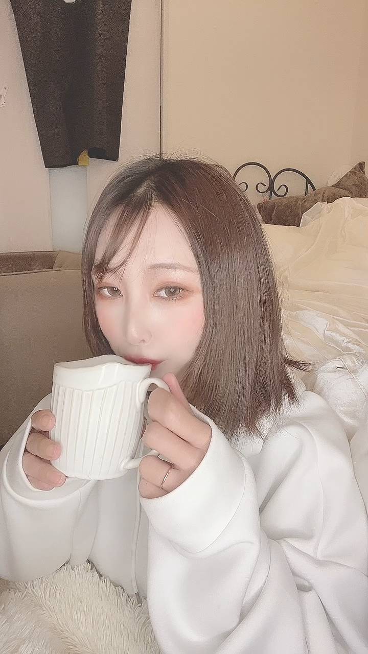 コーヒーを飲む女性｜日常｜彼氏目線｜ほっと