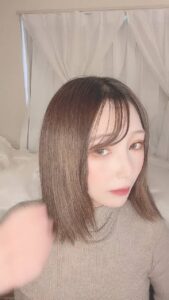 髪の毛がサラサラな女性｜ヘアケア｜美容