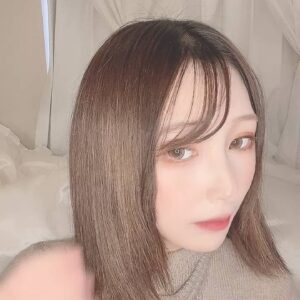 髪の毛がサラサラな女性｜ヘアケア｜美容