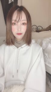 驚いた顔の女性｜びっくり