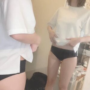 ウエストを確認する女性｜ダイエット｜筋トレ