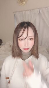 くさそうにする女性｜美容