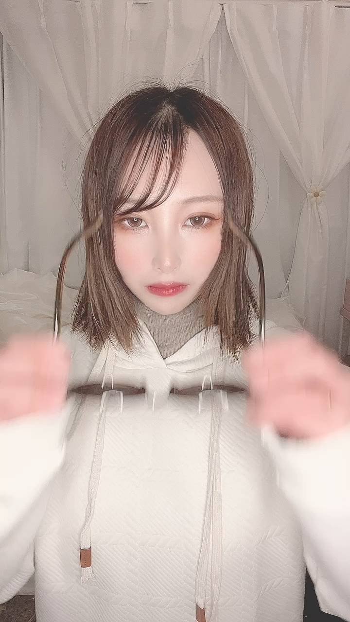 サングラスをかけて微笑む女性｜日常｜笑顔｜彼氏目線