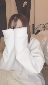 ぱっと笑顔になる女性｜Before｜After｜美容｜スキンケア