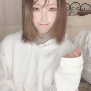 ガッツポーズして笑顔になる女性｜After｜美容｜ダイエット